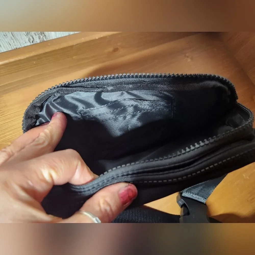 Classic Black Crossbody Fanny Hip Travel Bag Pockets Zipper Card Slots Like New